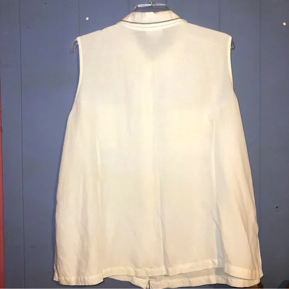 Avenue sleeveless white top with double black stitching details, size 26/28. - Picture 2 of 10